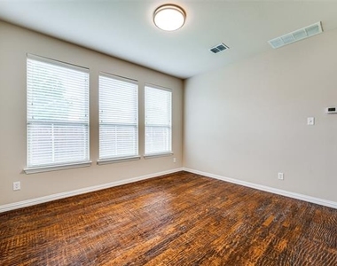 10632 Bolivar Drive - Photo Thumbnail 11