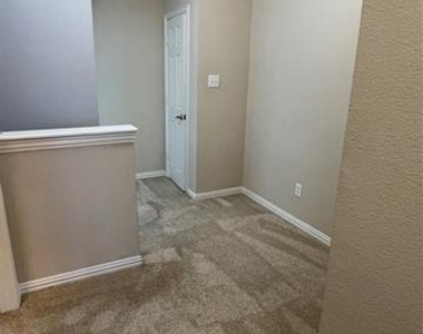 4645 Penelope Lane - Photo Thumbnail 14