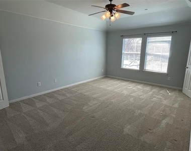 4645 Penelope Lane - Photo Thumbnail 11