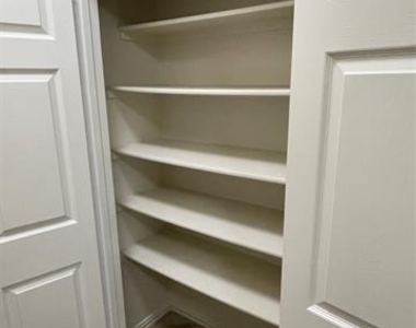 4645 Penelope Lane - Photo Thumbnail 19
