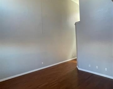 4645 Penelope Lane - Photo Thumbnail 8