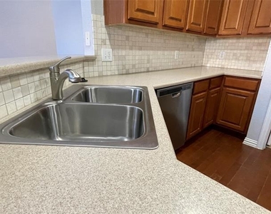 4645 Penelope Lane - Photo Thumbnail 6