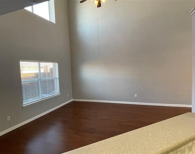 4645 Penelope Lane - Photo Thumbnail 7