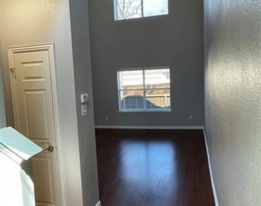4645 Penelope Lane - Photo Thumbnail 2