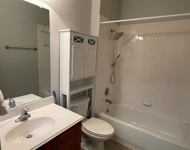4645 Penelope Lane - Photo Thumbnail 18