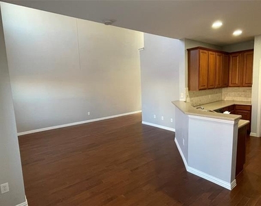 4645 Penelope Lane - Photo Thumbnail 4