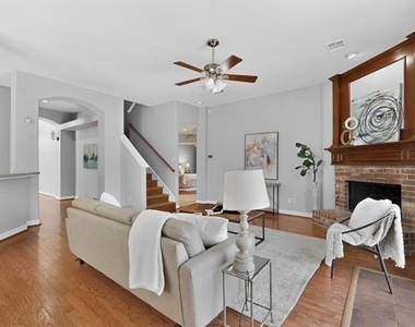 100 Shumard Court - Photo Thumbnail 3