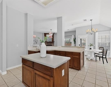 100 Shumard Court - Photo Thumbnail 8