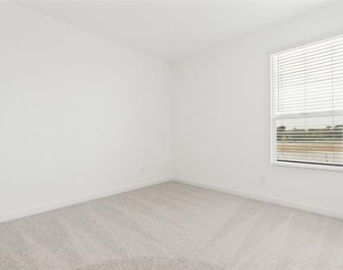 3029 Eriskay Drive - Photo Thumbnail 15