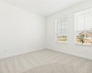 3029 Eriskay Drive - Photo Thumbnail 11