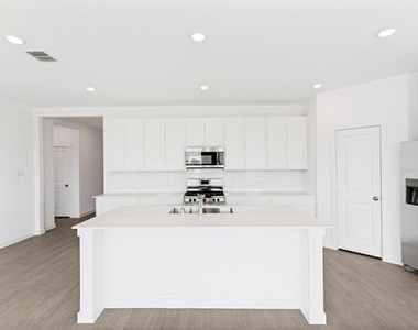 3029 Eriskay Drive - Photo Thumbnail 8