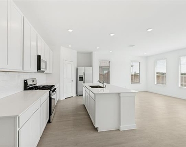 3029 Eriskay Drive - Photo Thumbnail 10