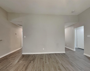 1616 Ocean Drive - Photo Thumbnail 3