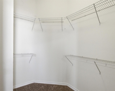 2113 Grove Park Lane - Photo Thumbnail 16
