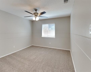 3006 Sierra Drive - Photo Thumbnail 14