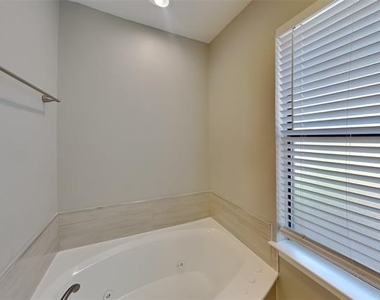 3006 Sierra Drive - Photo Thumbnail 10