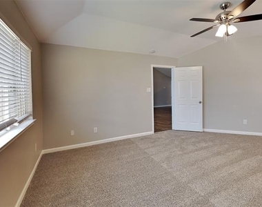 3006 Sierra Drive - Photo Thumbnail 7
