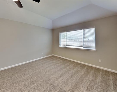 3006 Sierra Drive - Photo Thumbnail 6