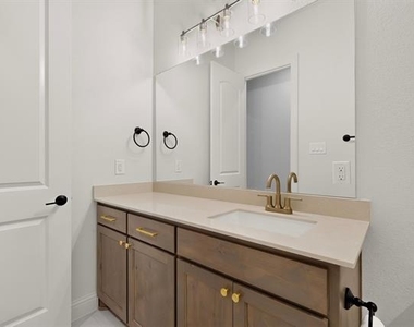 818 Monza Drive - Photo Thumbnail 11
