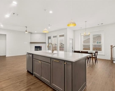 818 Monza Drive - Photo Thumbnail 3