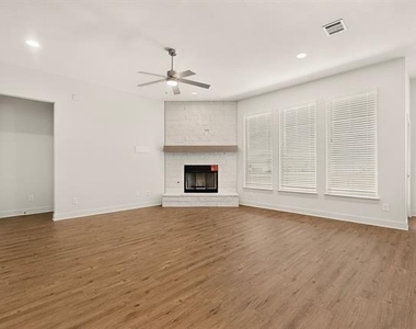818 Monza Drive - Photo Thumbnail 2