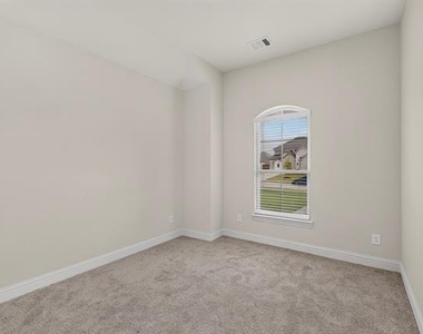 818 Monza Drive - Photo Thumbnail 12