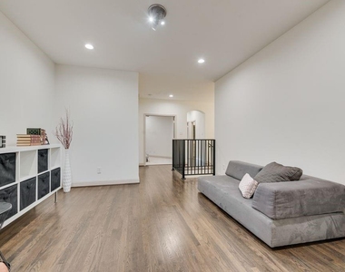 5113 Vandelia Street - Photo Thumbnail 15