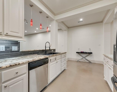 5113 Vandelia Street - Photo Thumbnail 2