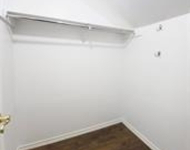 7618 Thistle Lane - Photo Thumbnail 4