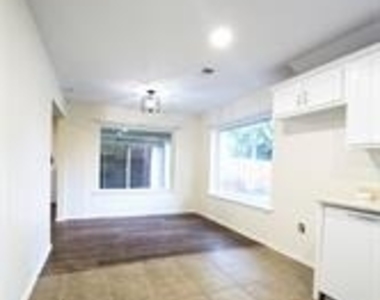 7618 Thistle Lane - Photo Thumbnail 10
