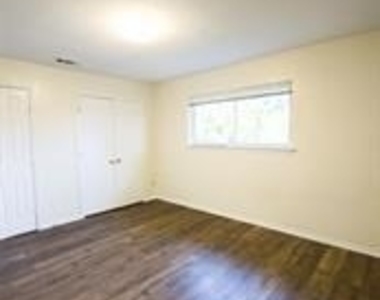 7618 Thistle Lane - Photo Thumbnail 3