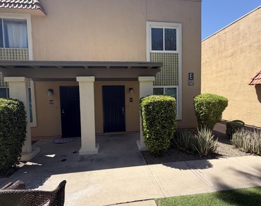 601 E Palo Verde Drive - Photo Thumbnail 1
