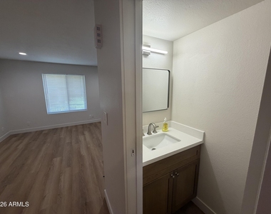 601 E Palo Verde Drive - Photo Thumbnail 14