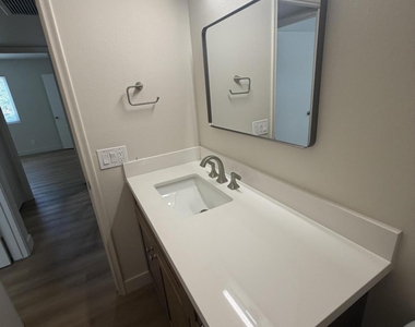601 E Palo Verde Drive - Photo Thumbnail 17