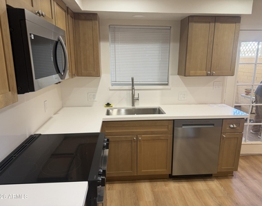 601 E Palo Verde Drive - Photo Thumbnail 7