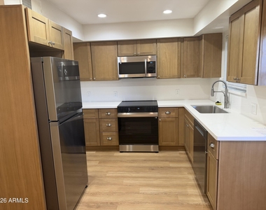 601 E Palo Verde Drive - Photo Thumbnail 6