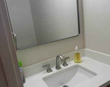 601 E Palo Verde Drive - Photo Thumbnail 18