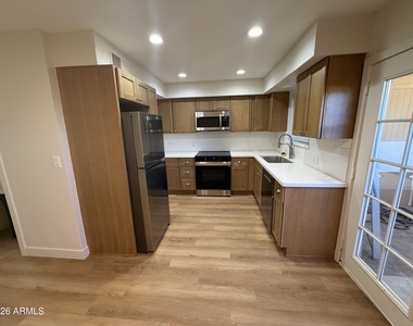 601 E Palo Verde Drive - Photo Thumbnail 8