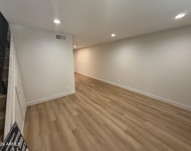 601 E Palo Verde Drive - Photo Thumbnail 5
