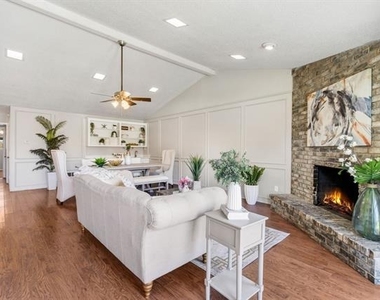 310 Candlewood Place - Photo Thumbnail 4