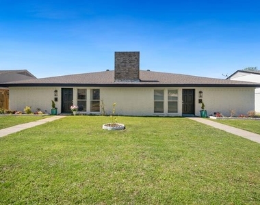 310 Candlewood Place - Photo Thumbnail 2