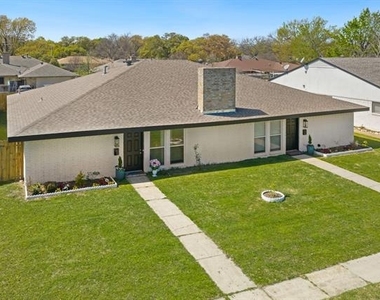 310 Candlewood Place - Photo Thumbnail 1