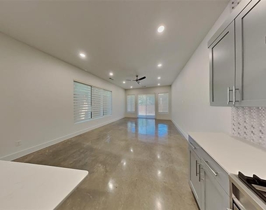 2343 Vagas Street - Photo Thumbnail 3