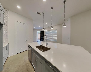 2343 Vagas Street - Photo Thumbnail 2