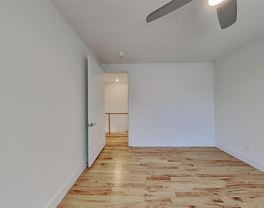 2343 Vagas Street - Photo Thumbnail 4