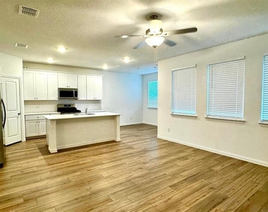 1012 Longleaf Lane - Photo Thumbnail 1