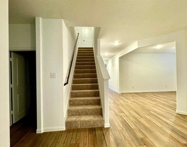 1012 Longleaf Lane - Photo Thumbnail 10