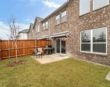 992 Emil Place - Photo Thumbnail 11