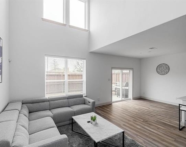 992 Emil Place - Photo Thumbnail 1