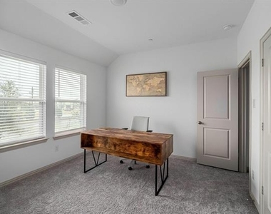 992 Emil Place - Photo Thumbnail 9